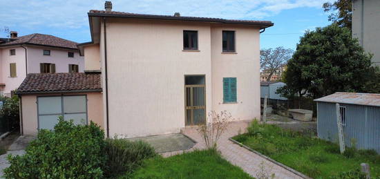 Casa indipendente in vendita in via Nino Bixio, 8