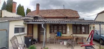 Eladó felújításra szoruló családi ház Győr-Szabadhegy városrészben