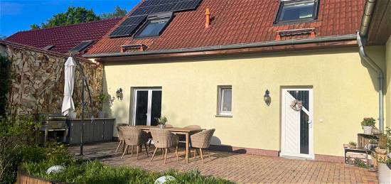 Doppelhaushälfte im Dorf Saspow mit Solaranlage und Wallbox