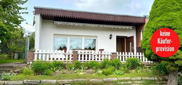 HORN IMMOBILIEN ++ gepflegter Bungalow in ruhiger Lage mit Carport bei Neubrandenburg