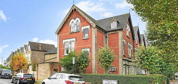 Flat for sale in Upper Tollington Park, Stroud Green N4