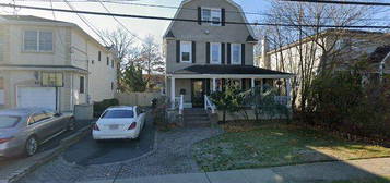 49 Centre St, Woodmere, NY 11598