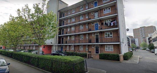 Flat to rent in Bruce Road, London E3