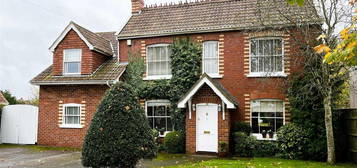 6 bedroom detached house for sale