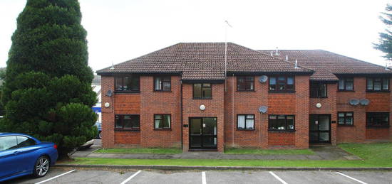 Flat to rent in Kaybridge Close, High Wycombe HP13