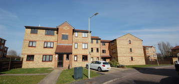 Flat to rent in Himalayan Way, Watford WD18