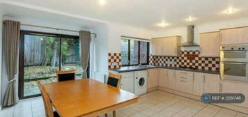 4 bedroom terraced house