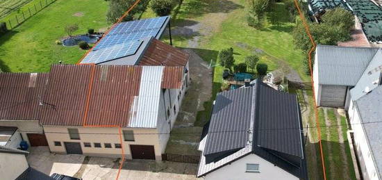 Zwei-/Dreifamilienhaus mit Hallen, Garagen und einer PV-Anlage, auf einem 1,3 Hektar großen Grundstück – ein Paradies für Tierliebhaber