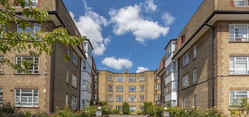 Flat to rent in Woodside, London SW19