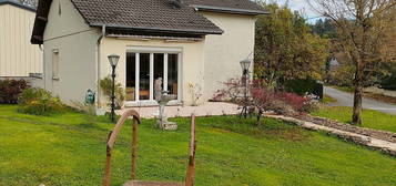 Maison individuelle avec garage, grenier et abri de jardin