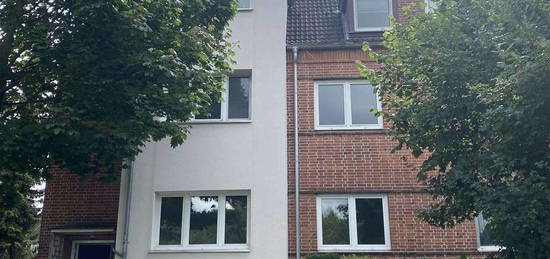 Renovierte 3-Zimmer-Whg. mit Balkon u. Garage in schöner Lage // Kiel-Hassee