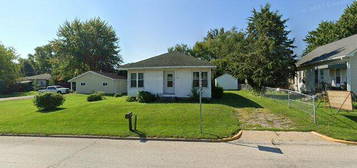 207 W  11th St, Bicknell, IN 47512