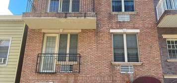 3083 32nd St APT 2B, Astoria, NY 11102