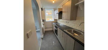 Flat to rent in The Avenue, Bishops Waltham, Southampton SO32