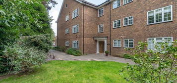 Flat to rent in Myrtleside Close, Northwood HA6