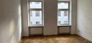 U6 Jägerstraße - 2 Zimmer Altbau im 2. Stock