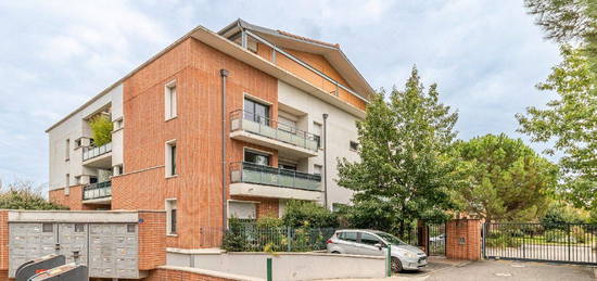 Appartement T4 avec balcons et places de parking