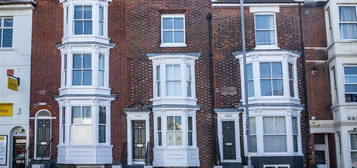 6 bed terraced house to rent