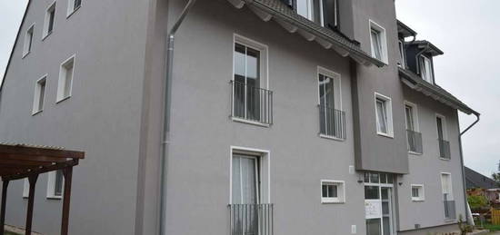 3-Raum Wohnung mit Balkon, Tageslichtbad (Badewanne) und Stellplatz in Glindenberg/Wolmirstedt!!