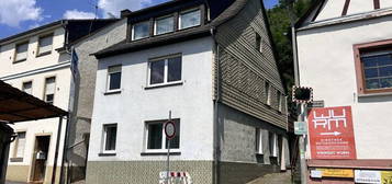 Großzügiges Einfamilienhaus mit Terrasse und Rheinblick in Lorch