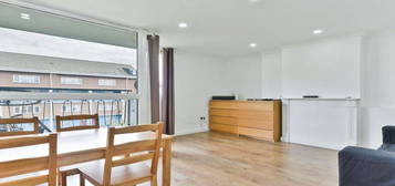 3 bed flat to rent