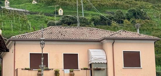 CASA SINGOLA con annesso NEGOZIO e MAGAZZINO