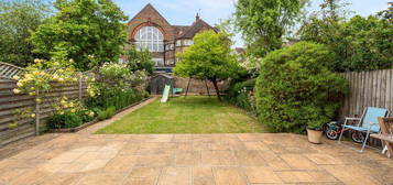 5 bedroom semi-detached house for sale