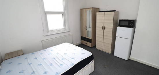 Room to rent in Lancelot Road, Wembley HA0