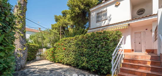 Casa adosada en venta en La Pineda