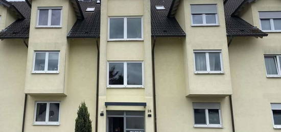 Vollständig renovierte Wohnung mit zwei Zimmern sowie Balkon und EBK in Windhagen