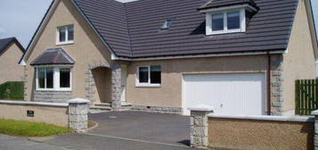 5 bedroom detached house