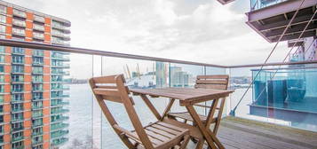 Flat to rent in New Providence Wharf, 1 Fairmont Avenue, London E14