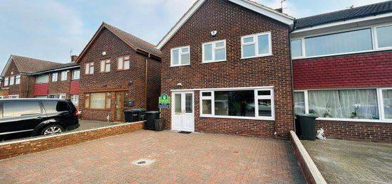 Property to rent in Beaumont Drive, Gravesend DA11