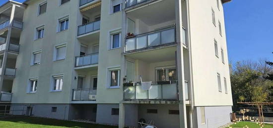 Anger, 85 m² Hochparterre mit Balkon und 2 Schlafzimmer, Parkplatz