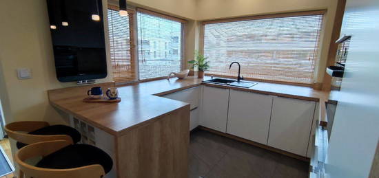 Apartament 3 Stawy - 3 pokoje, 2 garaże, 2 komórki