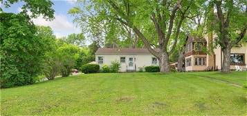 320 Kingsley St S, Winsted, MN 55395