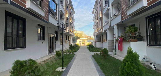 BAHÇEŞEHİR KOLEJİ YANI SİTE İÇİ EĞİMSİZ 120M2 DUBLEXS