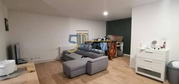 Appartement  à louer, 5 pièces, 3 chambres, 77 m²