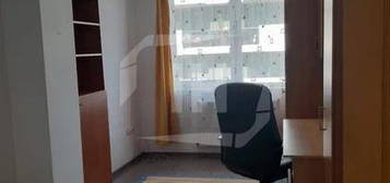 Apartament 3 camere, decomandat, etaj 3/5, zona str Oasului