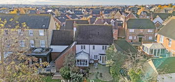 4 bed link detached house for sale