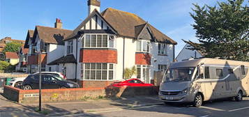 5 bed detached house to rent