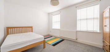 Studio to rent in Ranelagh Road, London N22