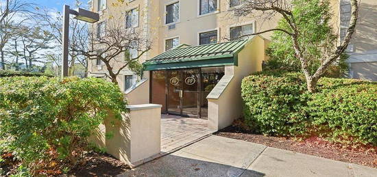 1525 E Putnam Ave APT 309, Greenwich, CT 06870