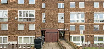 Maisonette to rent in Helmsley, Cleveland Road, South Woodford, London E18