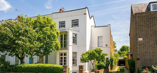 End terrace house for sale in Kew Road, Richmond TW9