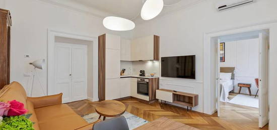 Studio meublé  à louer, 1 pièce, 25 m², Étage 2/–