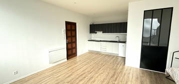 Local professionnel 55m2 centre Lourdes