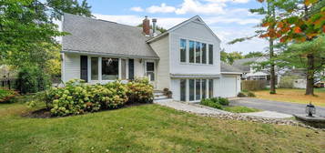 23 Shaker Dr, Loudonville, NY 12211