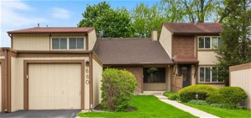 660 Overland Trl, Roselle, IL 60172