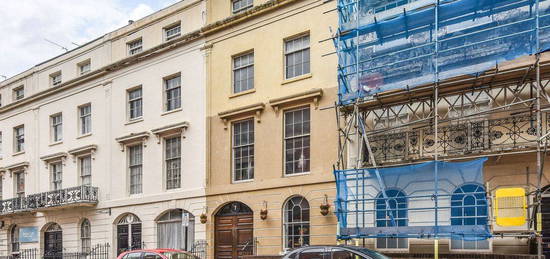 Town house for sale in Portland Street, Southampton SO14